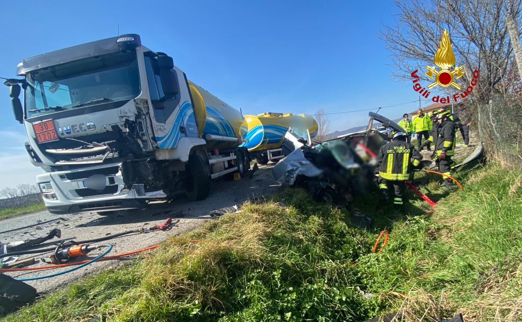 Scontro Automobile Camion Muore Uomo A Gambellara