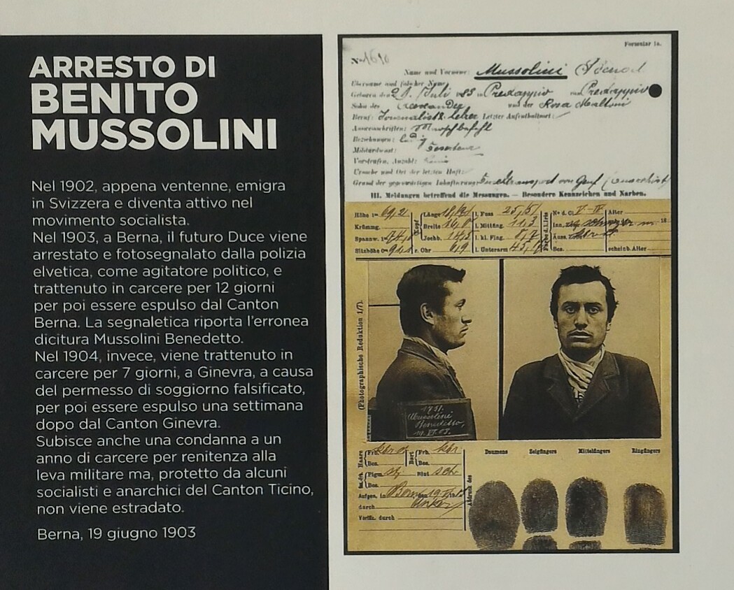 Benito Mussolini, vendi gadget. Rischi 2 anni carcere se