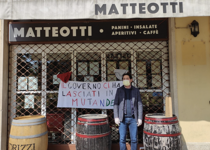 Bar Matteotti chiuso, la protesta