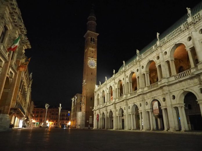 Coprifuoco a Piazza dei Signori a Vicenza (Colorfoto)