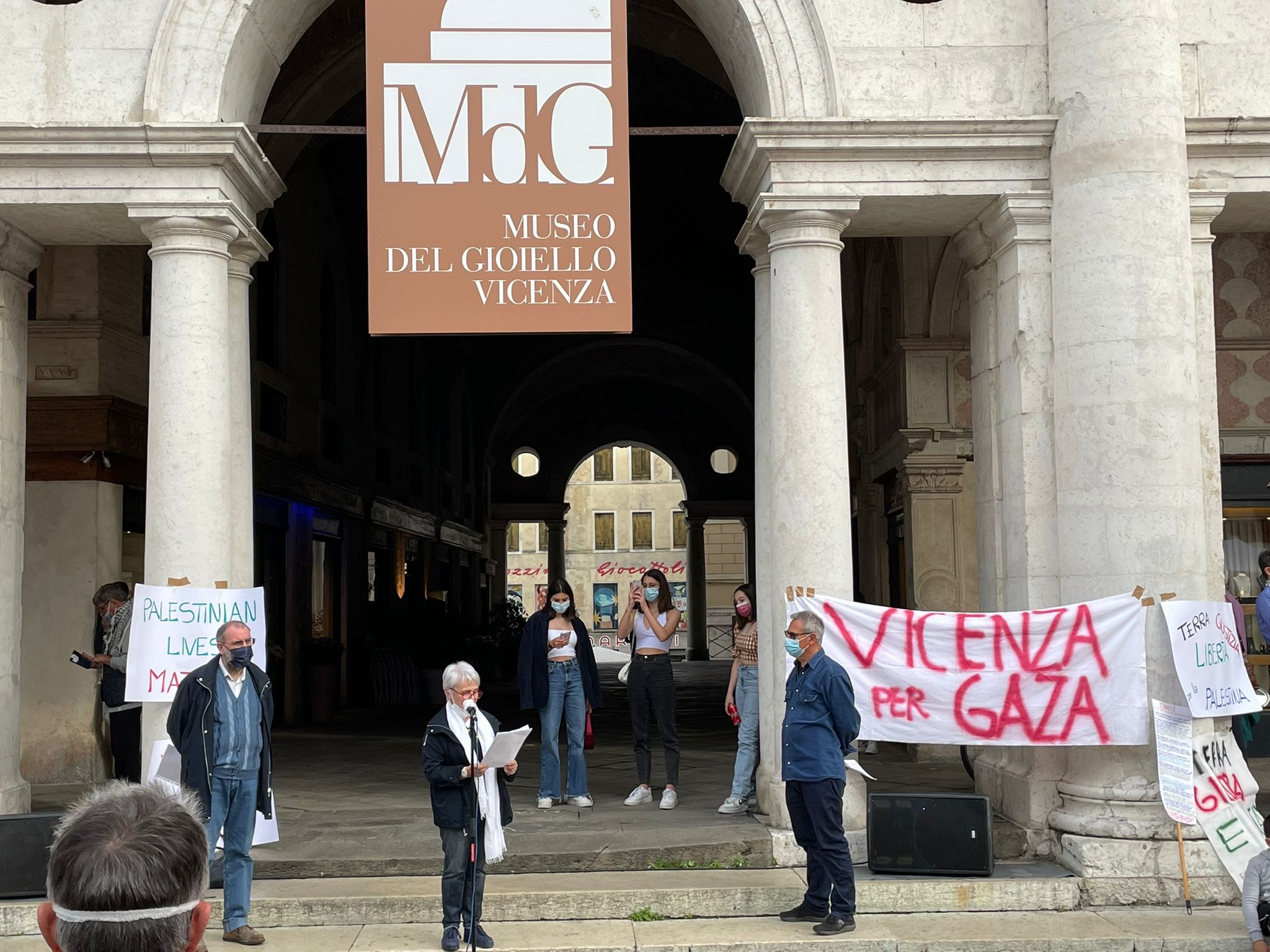 manifestazione in piazza dei Signori Vicenza per Gaza