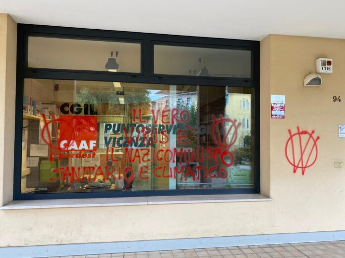 Sedi Cgil imbrattate no vax vicenza ottobre 2022