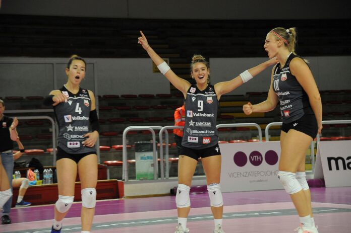 Anthea Vicenza Volley: Eugenia Ottino, schiacciatrice (maglia numero 9, foto di Antonio Trogu)