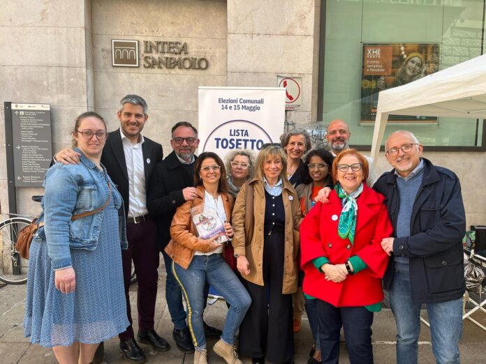 Augusto Bellon a destra nella foto con Tosetto e altri candidati