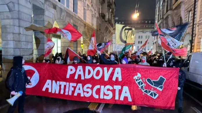 M5S alla manifestazione antifascista di Padova (foto Il Mattino di Padova)