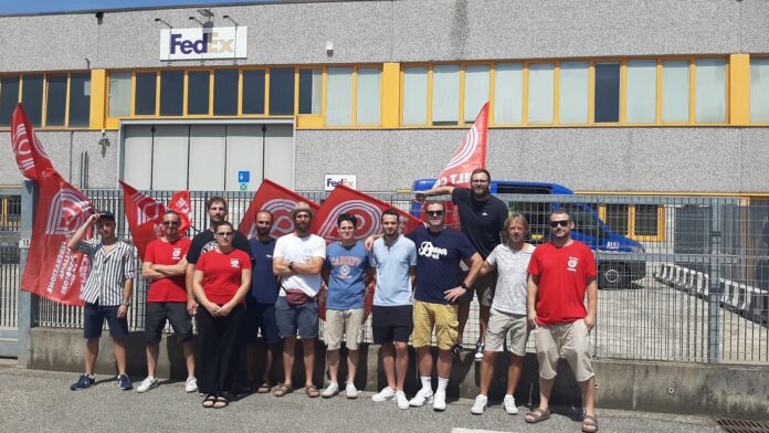 I lavoratori della fedex in sciopero a Montecchio Maggiore