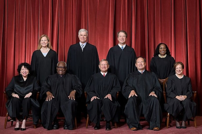 La Corte Suprema americana attuale composta da 9 giudici, 6 nominati da presidenti repubblicani, e 3 da presidenti democratici
