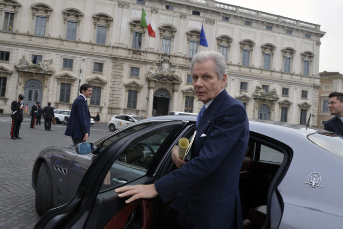 Valter Mainetti davanti al Quirinale nel giorno del conferimento dell’onorificenza di Cavaliere del Lavoro