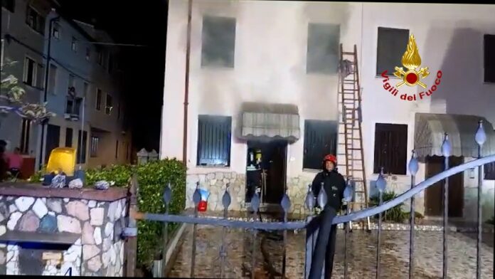 incendio abitazione arzignano vigili del fuoco