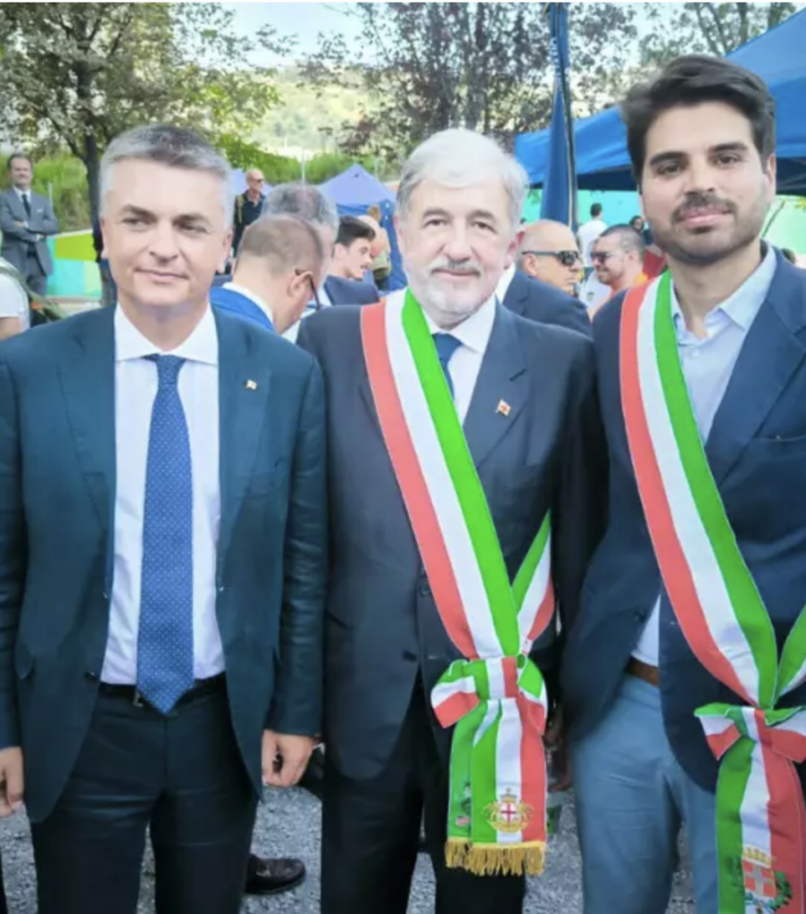 Nella foto, il consigliere Elia Pizzolato con il viceministro ai Trasporti e alle infrastrutture Edoardo Rixi e il sindaco di Genova Marco Bucci.