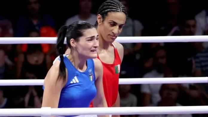 Sul ring Angela Carini e l'algerina Imane Khelif (a destra)