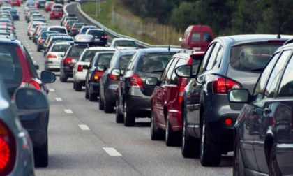 Traffico da bollino nero nel weekend, strade e autostrade più a rischio