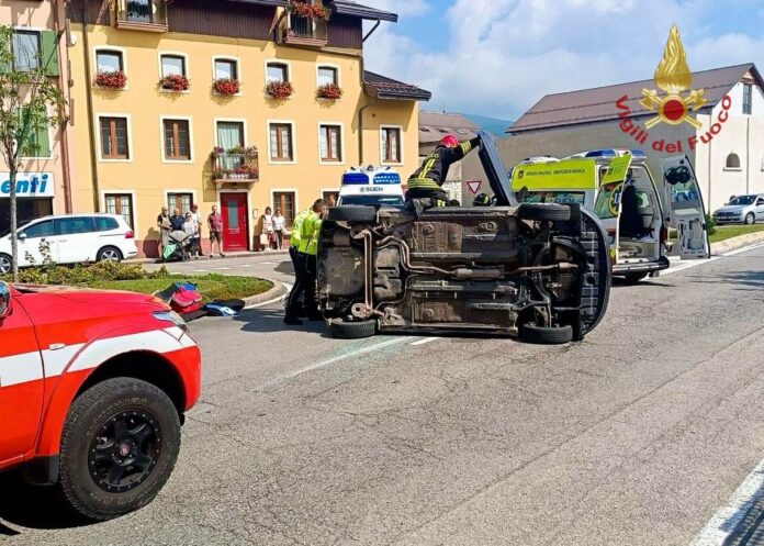 Incidente stradale ad asiago, l'intervento dei Vigili del fuoco