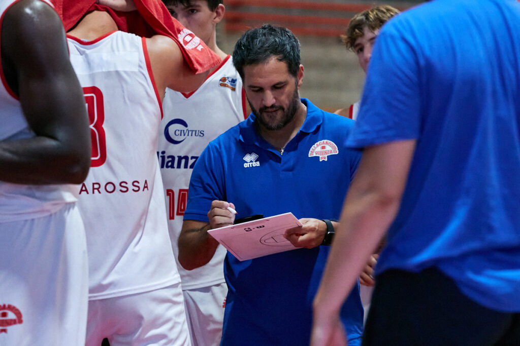 Coach Gabriele Ghirelli della Civitus Allianz Vicenza