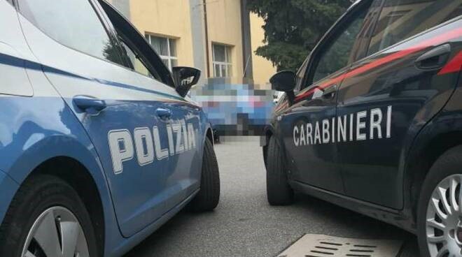 Polizia di Stato e carabinieri.impegnati in un servizio interforze