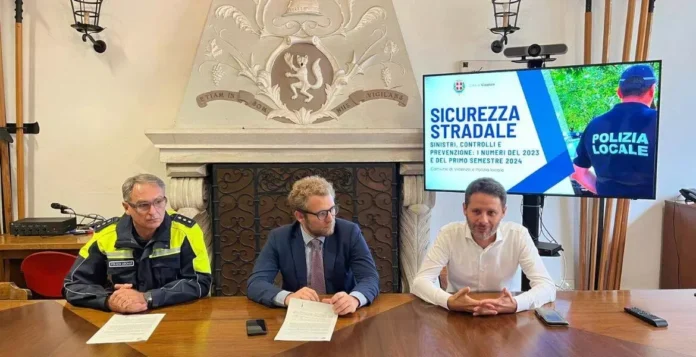 Sicurezza stradale a Vicenza, da sx commissario EQ della polizia locale Michele Camarata, sindaco Giacomo Possamai e assessore alla mobilità Cristiano Spiller