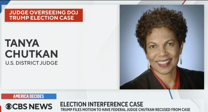 Tanya Chutkan, giudice federale nel processo di Donald Trump sull'insurrezione al Campidoglio a Washington D. C. del 6 gennaio 2021. Trump è accusato di avere tentato di sovvertire l'elezione del 2020.