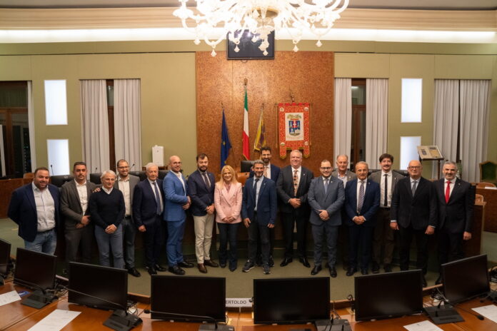 Nuovo Consiglio Provinciale di Vicenza, il gruppo per foto di rito alla prima seduta del 2024