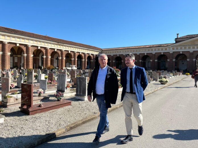 Cimiteri di Vicenza sopralluogo di Guzzo e Nicolai