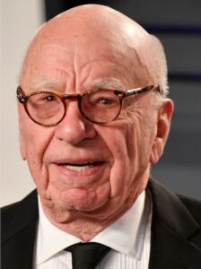 Rupert Murdoch, editore, imprenditore e produttore televisivo australiano naturalizzato americano, si è dimesso dalle cariche operative della Fox News. Continua ad essere molto potente e Trump ha recentemente dichiarato che gli parlerà per suggerirgli di non accettare annunci televisivi a lui contrari nelle prossime settimane.