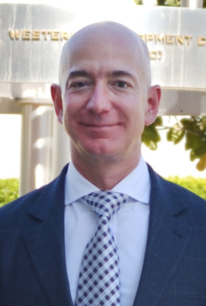 Jeff Bezos, padrone di Amazon, altre aziende, incluso il Washington Post, ha bloccato l'endorsement di Kamala Harris nel quotidiano della capitale. Si ipotizza che vorrebbe mantenersi neutrale onde non inimicarsi un'eventuale vittoria di Trump per proteggere contratti con il governo valutati a parecchi miliardi.