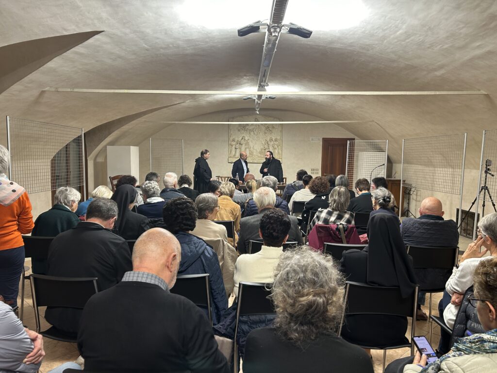 Dialogo islamo-cristiano a Monte Berico (Vicenza), la sala dei Sette Santi Fondatori completamente piena