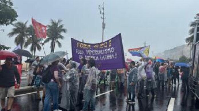 G20, corteo manifestanti su lungomare Copacabana: più giustizia e diritt