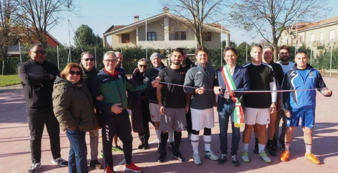 Spiller e Bez al campo da calcetto di via Coltura Camisana, uno degli impianti sportivi riqualificati a Vicenza