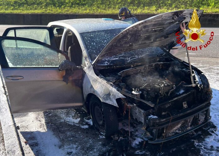 Arzignano auto incendiata illesa la conducente