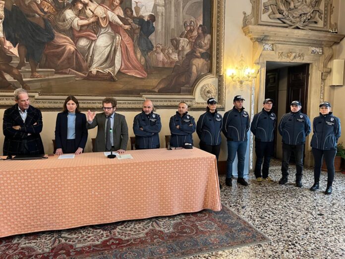 Vicenza, sindaco Possamai, assessore Balbi e polizia Locale spiegano chiusura anticipata per 8 locali