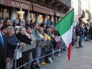 4 novembre, gente in piazza dei signori