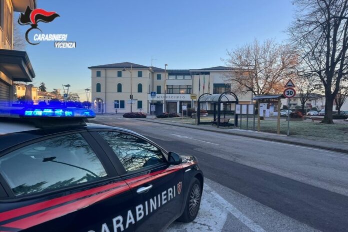 Carabinieri radiomobile Thiene arrestano 2 giovani per rapina