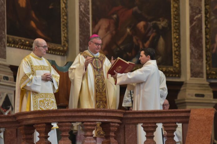 25 dicembre 2024, il messaggio di Natale del vescovo di Vicenza Mons. Giuliano Brugnotto nella cattedrale di Vicenza