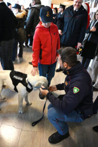 polizia di stato al san bortolo, bimbo con cane