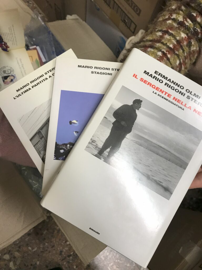 Alcuni libri del Fondo Mario Rigoni Stern consegnati da Giuseppe Mendicino alla Bertoliana