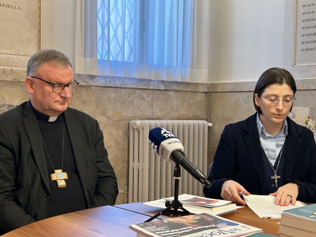 Mons. Giuliano Brugnotto, vescovo di Vicenza, con suor Naike Monique Borgo