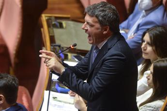 Renzi: In manovra norma contro di me. Romeo (Lega): Non ha tutti i torti