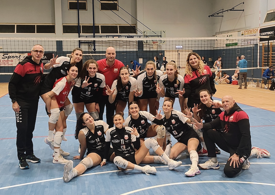 L'esultanza della Volksbank Vicenza Volley a Castelbellino