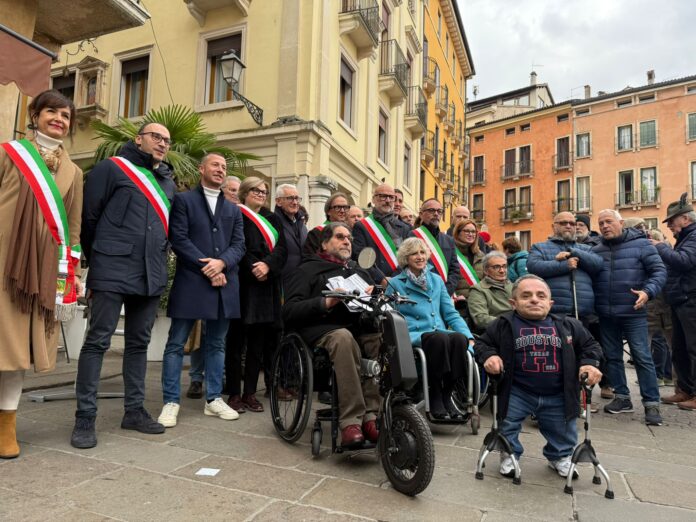 Giornata della disabilità, i Sindaci in piazza dei Signori