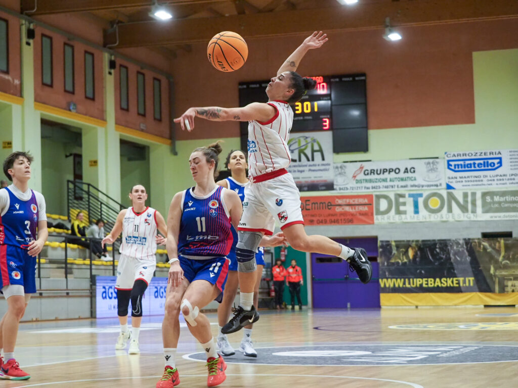 Velcofin Interlocks Vicenza vs Rovigo, Giulia Cecili in una fase di gioco