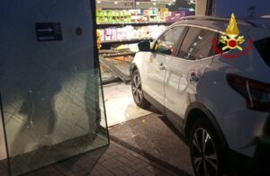 auto in supermercato a Thiene