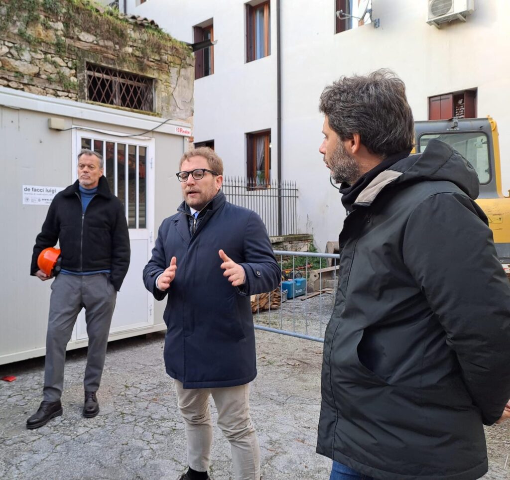 L'architetto Stocco, il sindaco Possamai e l'assessore Spiller all'apertura del cantiere all'ex macello