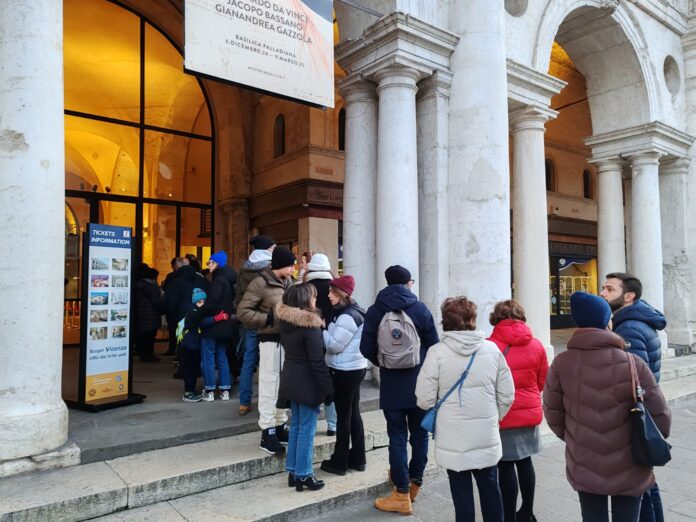 Basilica Palladiana visitatori in coda