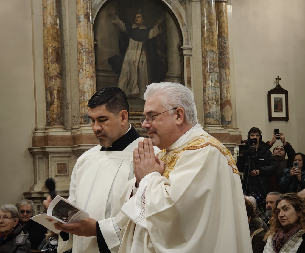 Il cardinale Fabio Baggio durante la sua ordinazione a vescovo