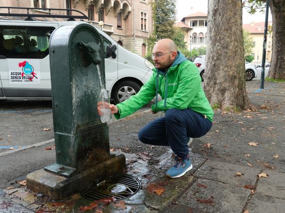 PFAS, uno dei campionamenti fatti da Greenpeace