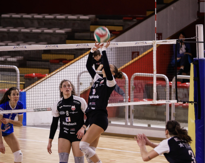 Spinello (Volksbank Vicenza Volley) al palleggio al palasport di Vicenza