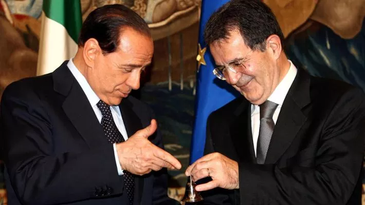 Silvio Berlusconi con Romano Prodi alla cerimonia della Campanella