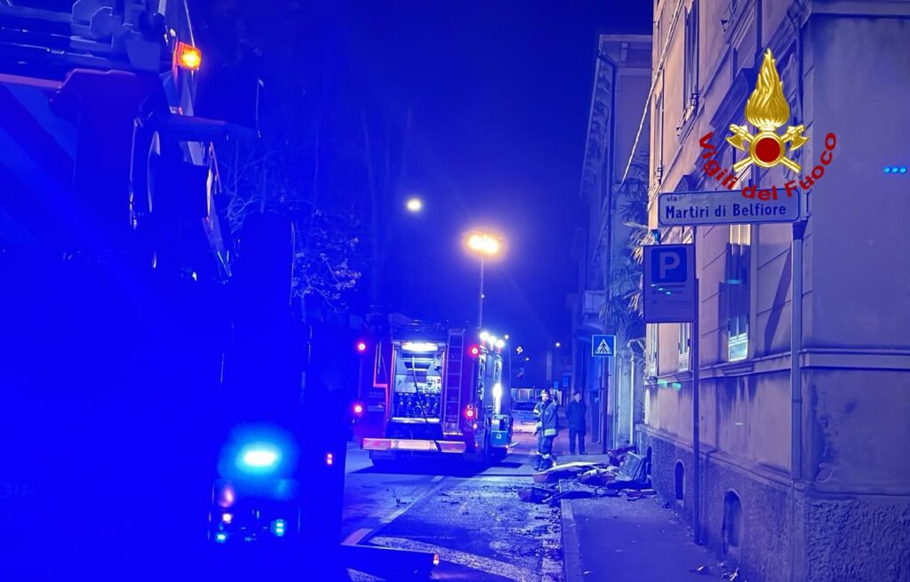 Vigili del fuoco in azione in via Martiri di Belfiore a Vicenza