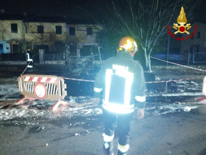 montecchio maggiore camper distrutto dalle fiamme