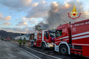 Incendio a Trissino, vigili del fuoco in azione